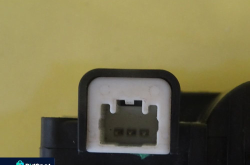 SILNICZEK NAWIEWU NAGRZEWNICY TOYOTA AVENSIS 113800-2051 NR377