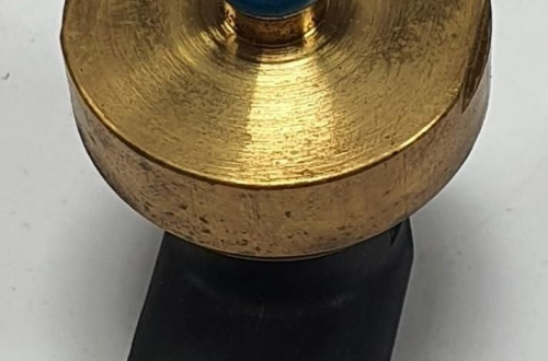 CZUJNIK CIŚNIENIA PALIWA MERCEDES W207 A0009051100