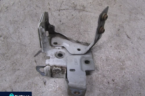 renault megane III uchwyt mocowanie błotnika prawy przód 6256002e