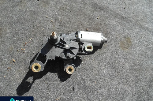 AUDI A4 B7 KOMBI SILNIK TYLNEJ WYCIERACZKI 8E9955711C