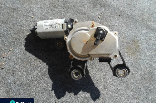 AUDI A4 B7 KOMBI SILNIK TYLNEJ WYCIERACZKI 8E9955711C