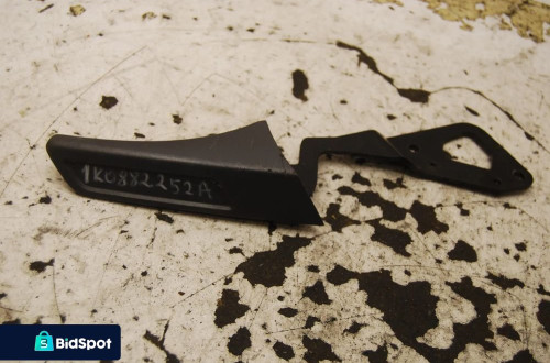 UCHWYT RĄCZKA FOTELA PRAWA 1K0882252A VW GOLF V JETTA