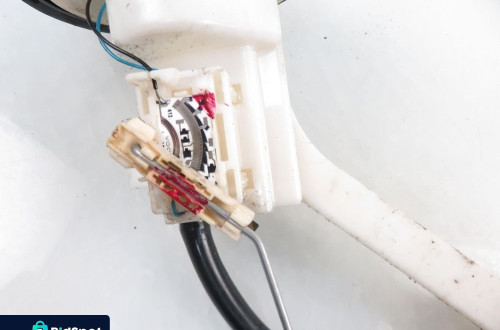 PŁYWAK VW PASSAT B5 1.9 TDI 8E0919673D