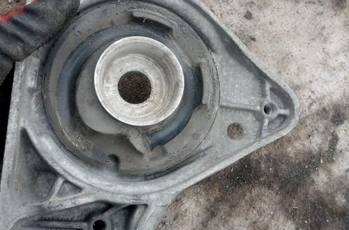 audi a4 b6 b7 mocowanie amortyzatora przod 8e0412383