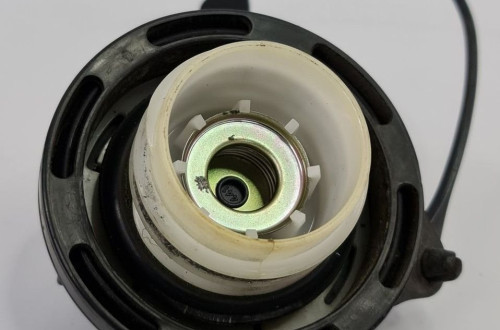 KOREK WLEWU PALIWA HYUNDAI TERRACAN