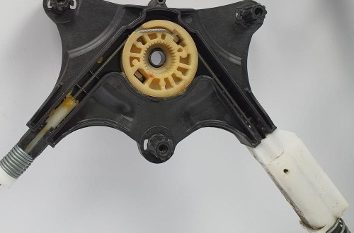 MECHANIZM SZYBY LEWY MERCEDES W207 A2077200146