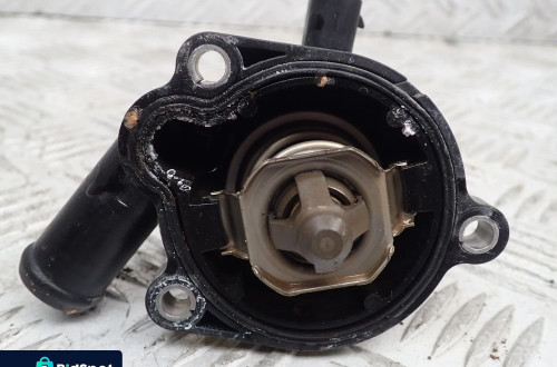 OBUDOWA TERMOSTATU OPEL MOKKA 1,4 TURBO 25200455