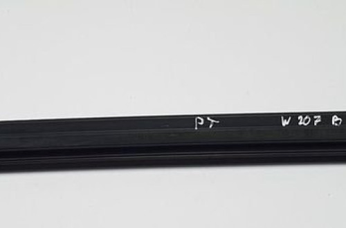 USZCZELKA PROWADNICA SZYBY PRAWY TYŁ MERCEDES W207