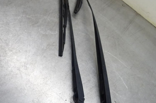 TOYOTA AURIS 06-09 1.4 D4D RAMIONA WYCIERACZEK PRZÓD