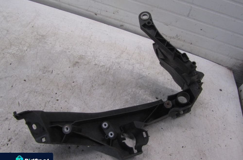 audi a4 b8 ślizg mocowanie lewy przód