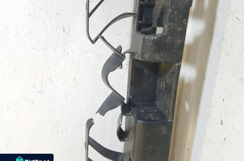 ŚLIZG ZDERZAKA ŚRODKOWY TYŁ SKODA SCALA