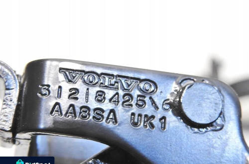 ZAWIASY KLAPY BAGAŻNIKA VOLVO V70 III 31218425