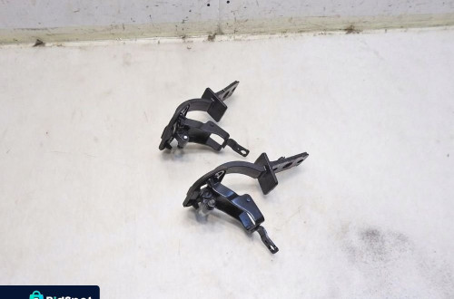 ZAWIASY KLAPY BAGAŻNIKA VOLVO V70 III 31218425