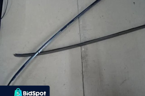 LISTWA LISTWY DACHOWE MERCEDES W124 SEDAN NR20