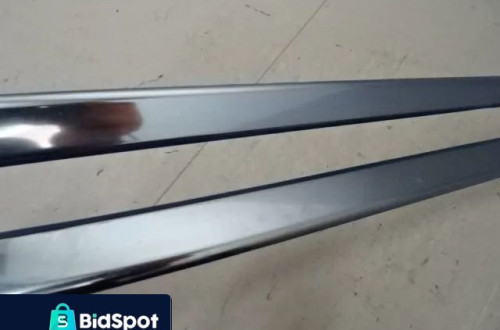 LISTWA LISTWY DACHOWE MERCEDES W124 SEDAN NR20