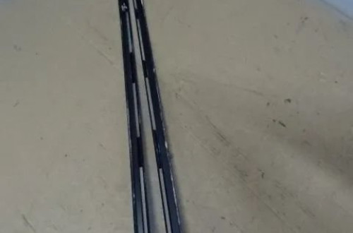 LISTWA LISTWY DACHOWE MERCEDES W124 SEDAN NR20