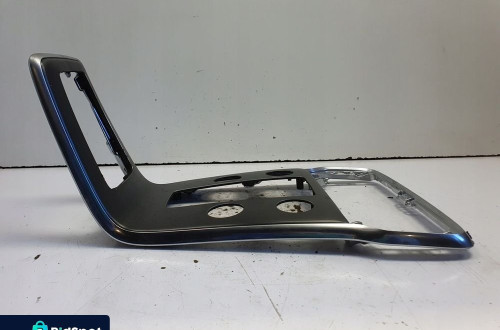 Volvo V40 II TUNEL ŚRODKOWY Ramka radia DEKOR Wodospad 8632794