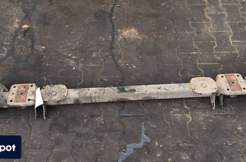 BELKA / SANKI TYŁ RENAULT MASTER III