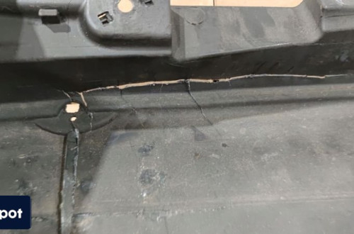 OSŁONA PODWOZIA LEWA DUŻA AUDI Q5 8R 8R0825207C USZKODZONA