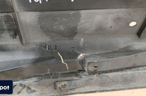 OSŁONA PODWOZIA LEWA DUŻA AUDI Q5 8R 8R0825207C USZKODZONA