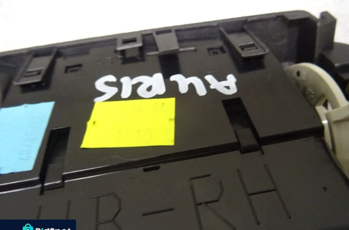 TOYOTA AURIS 06-09 1.4 D4D KRATKA NAWIEWU ŚRODKOWA