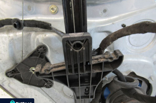 MECHANIZM SZYBY PRAWY TYŁ VOLKSWAGEN GOLF 4
