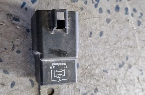 SEAT SKODA VOLKSWAGEN PRZEKAŹNIK PODGRZEWANIA SZYBY 3B0951253