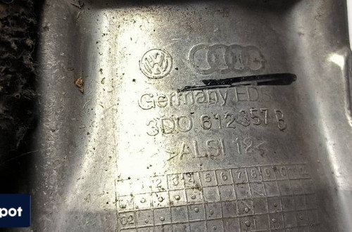 SERWO HAMULCOWE AUDI A8 D3 4E1612105E
