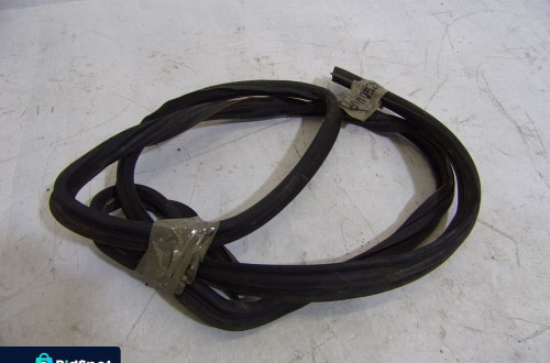 USZCZELKA PRZEDNIEJ SZYBY BMW E10 1602 1502 e-10