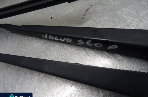 VOLVO S60 LIFT 2.4B RAMIONA WYCIERACZEK PRZÓD