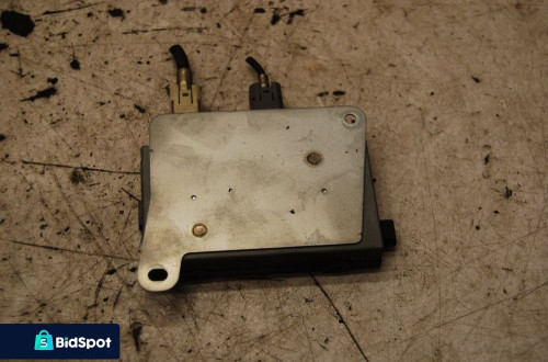 WZMACNIACZ ANTENY 8E9035225 AUDI A4 B6 B7