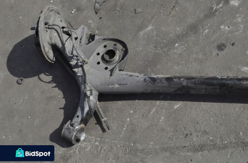 TOYOTA YARIS II hb ZAWIESZENIE BELKA TYŁ