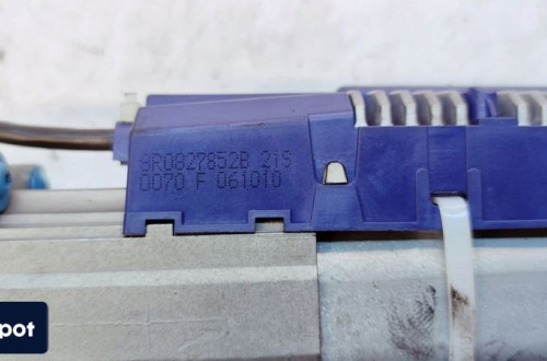 SIŁOWNIK ELEKTRYCZNY KLAPY PRAWY TYŁ AUDI Q5 8R 8R0827852B