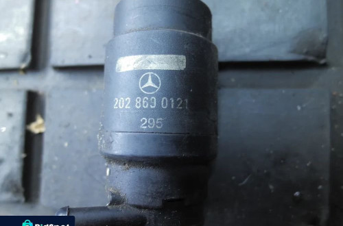 POMPKA SPRYSKIWACZY MERCEDES W202 C KLASA  2028690121
