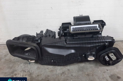 NAGRZEWNICA MERCEDES C KLASA W205 EUROPA