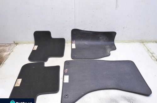DYWANIKI AUDI A4 B8 8K0864450 3C0864523