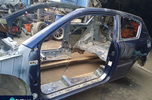 PRÓG LEWY LUB PRAWY TOYOTA COROLLA E12 3-DRZWI 02-07