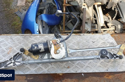 MERCEDES W203 MECHANIZM SILNICZEK WYCIERACZEK PRZÓD A2038200342