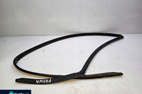 USZCZELKA PROGOWA PRAWA AUDI Q5 8R