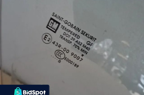SZYBA DRZWI PRAWY PRZÓD OPEL CORSA D NR280