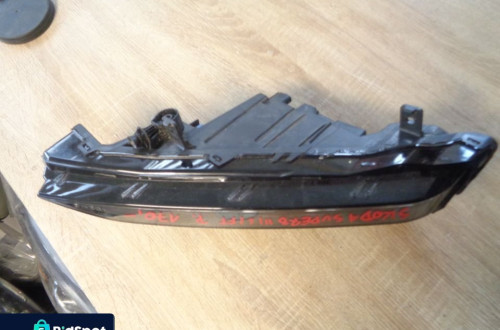 SKODA SUPERB III LIFT HALOGEN PRAWY