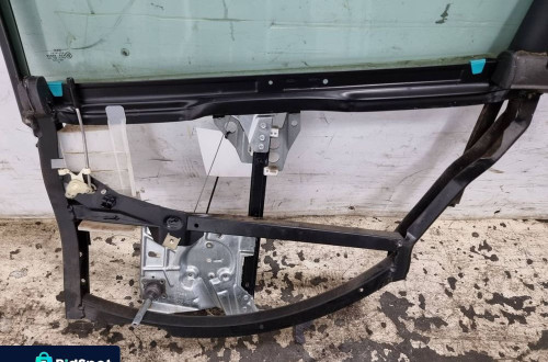 PODNOŚNIK SZYBY PT VOLKSWAGEN PASSAT B5 8D0839400A