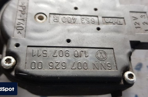 VOLKSWAGEN GOLF IV PASSAT B5 SILNICZEK NAGRZEWNICY 1J0907511