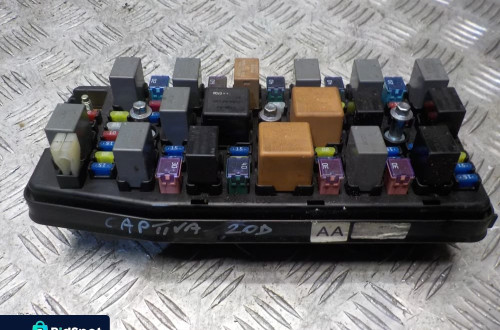 CHEVROLET CAPTIVA 2.0D SKRZYNKA BEZPIECZNIKÓW