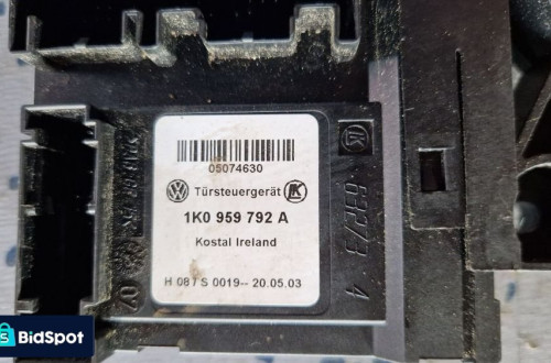 VOLKSWAGEN TOURAN I SILNICZEK SZYBY PRAWY PRZÓD 1K0959792A