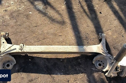 BELKA / SANKI TYŁ TOYOTA YARIS I