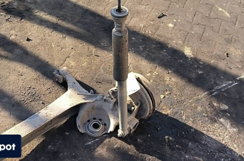 BELKA / SANKI TYŁ TOYOTA YARIS I