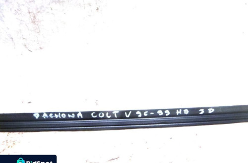 mitsubishi colt v 96r- listwa dachowa
