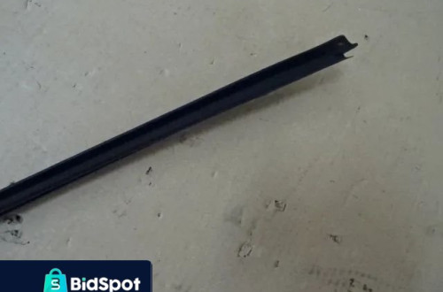 LISTWA SZYBY LEWA AUDI A4 B6 NR146