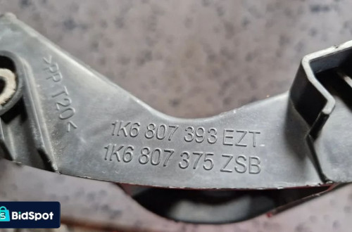 VOLKSWAGEN GOLF V ŚLIZG ZDERZAK ALEWY TYŁ 1K6807393
